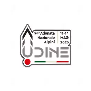 94ª Adunata Nazionale Alpini Udine 2023. Magnete in PVC. Foto frontale.